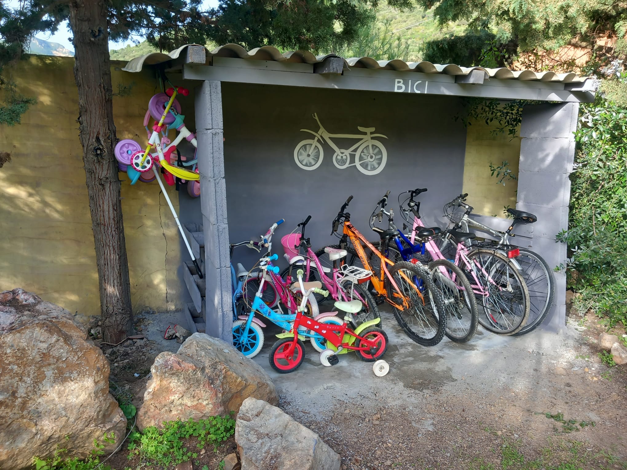Parking v&eacute;los et motos