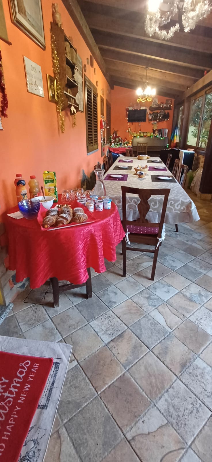 Buffet petit-d&eacute;jeuner avec produits frais
